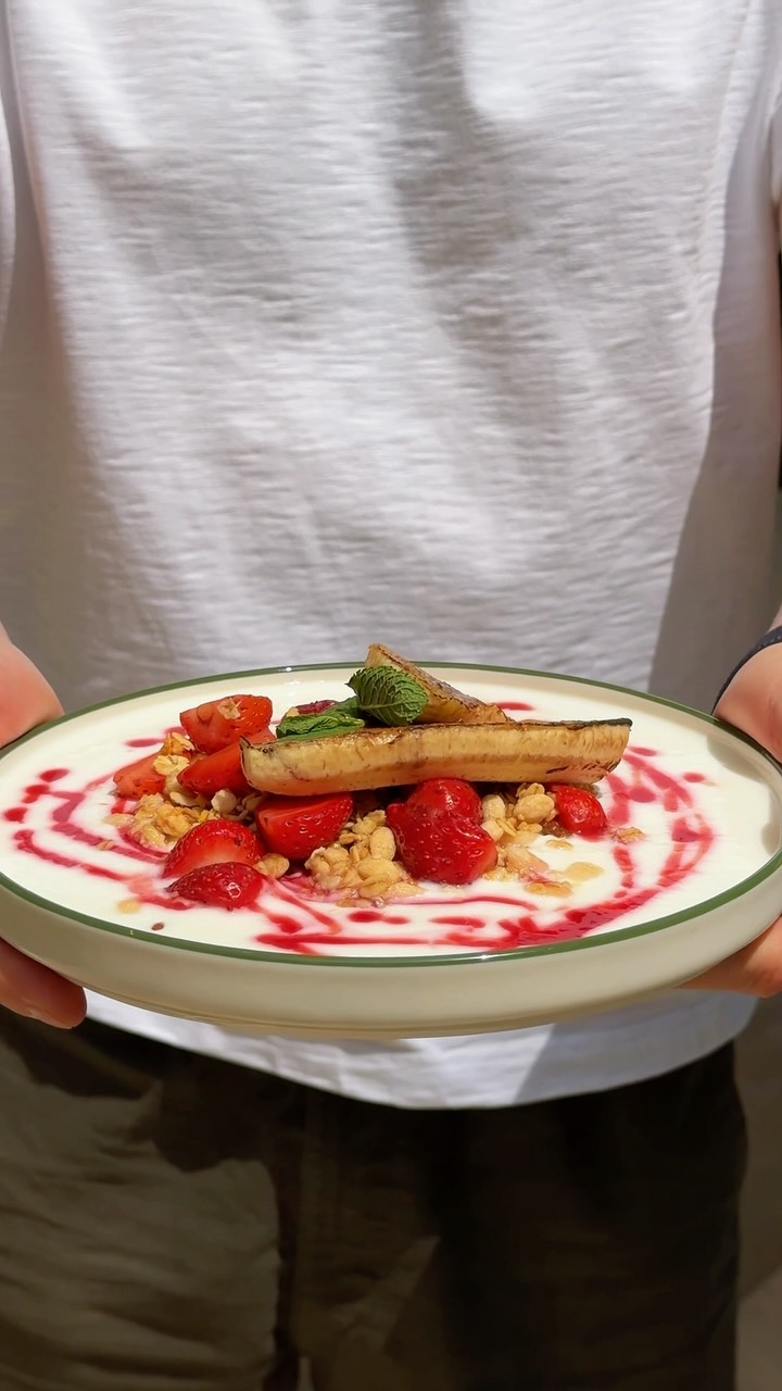 Brunch bowl with grilled banana and strawberries